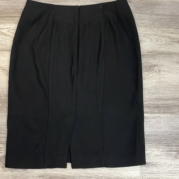 LOFT Black Knee Length Zip Back Stretchy Skirt Size 6 - Picture 4 of 11
